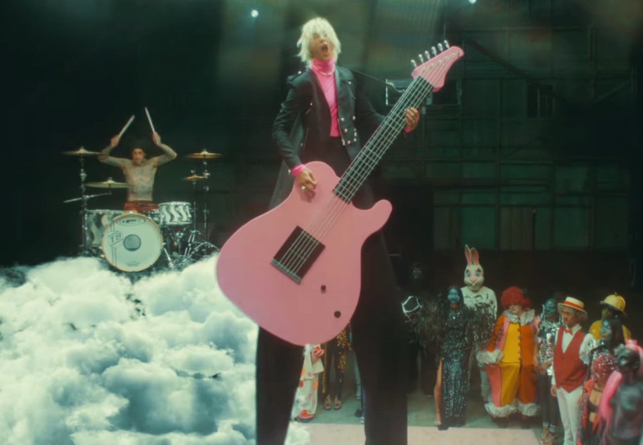 machine gun kelly x travis barker – paper cuts