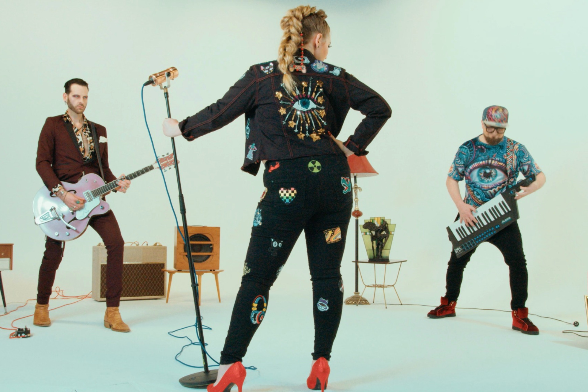 Burn My Shadow – Girls Like You