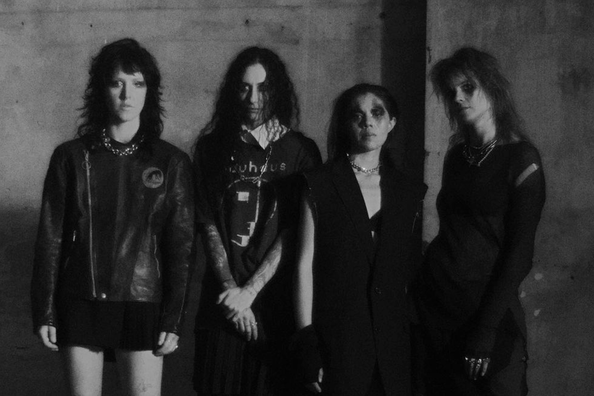 DOWNGIRL – EP Manic