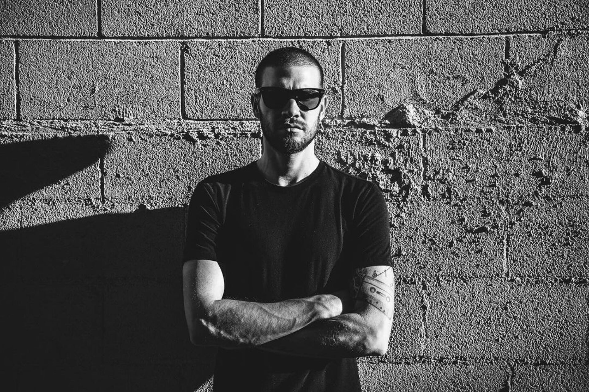 Ray Hawthorne – Heartbreak Feels Good in a Place Like This