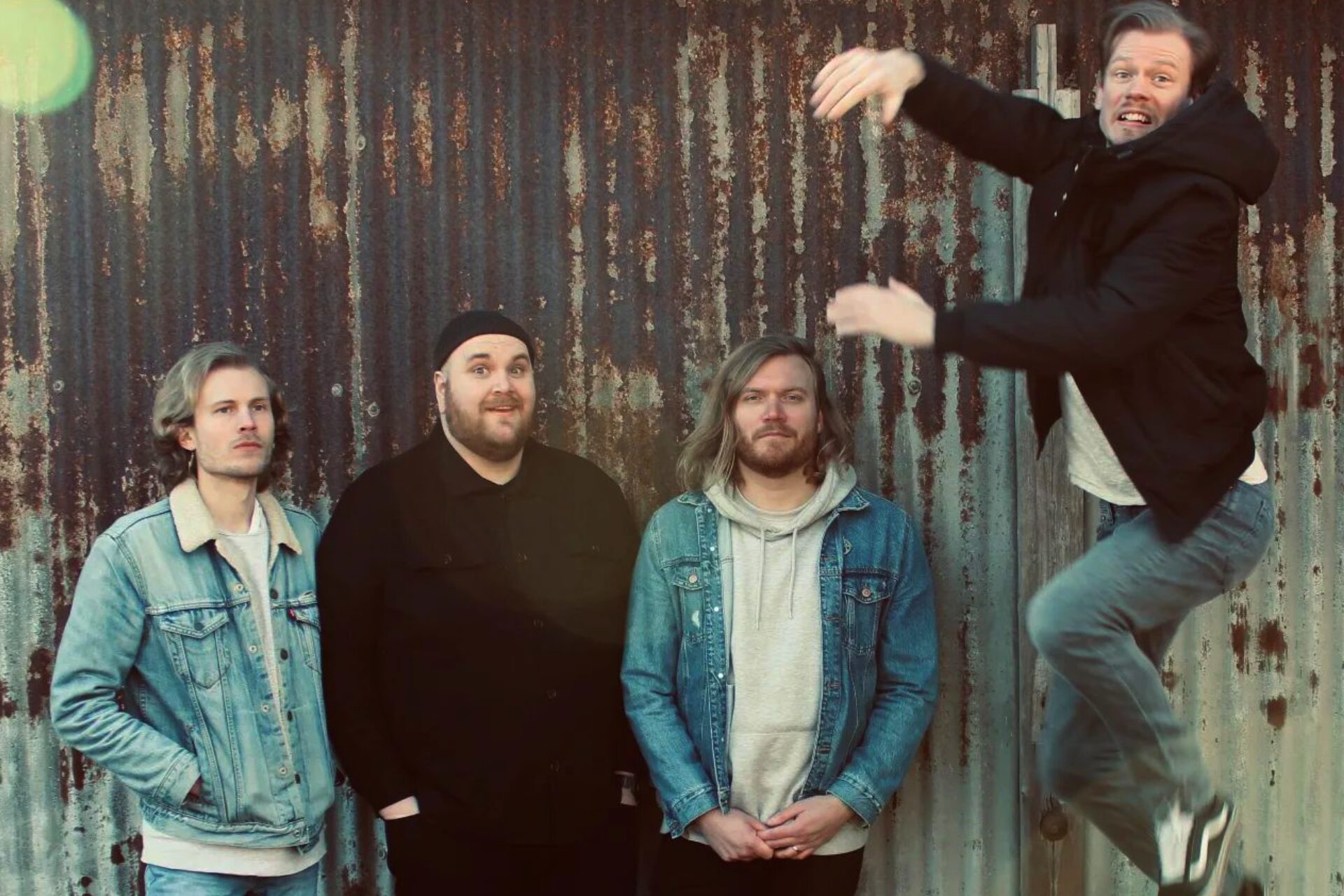 Astro-Lloyd – Aim For The Bushes