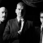 Alkaline Trio lanza “Oblivion”, su primer sencillo con Atom Willard y producido por Travis Barker