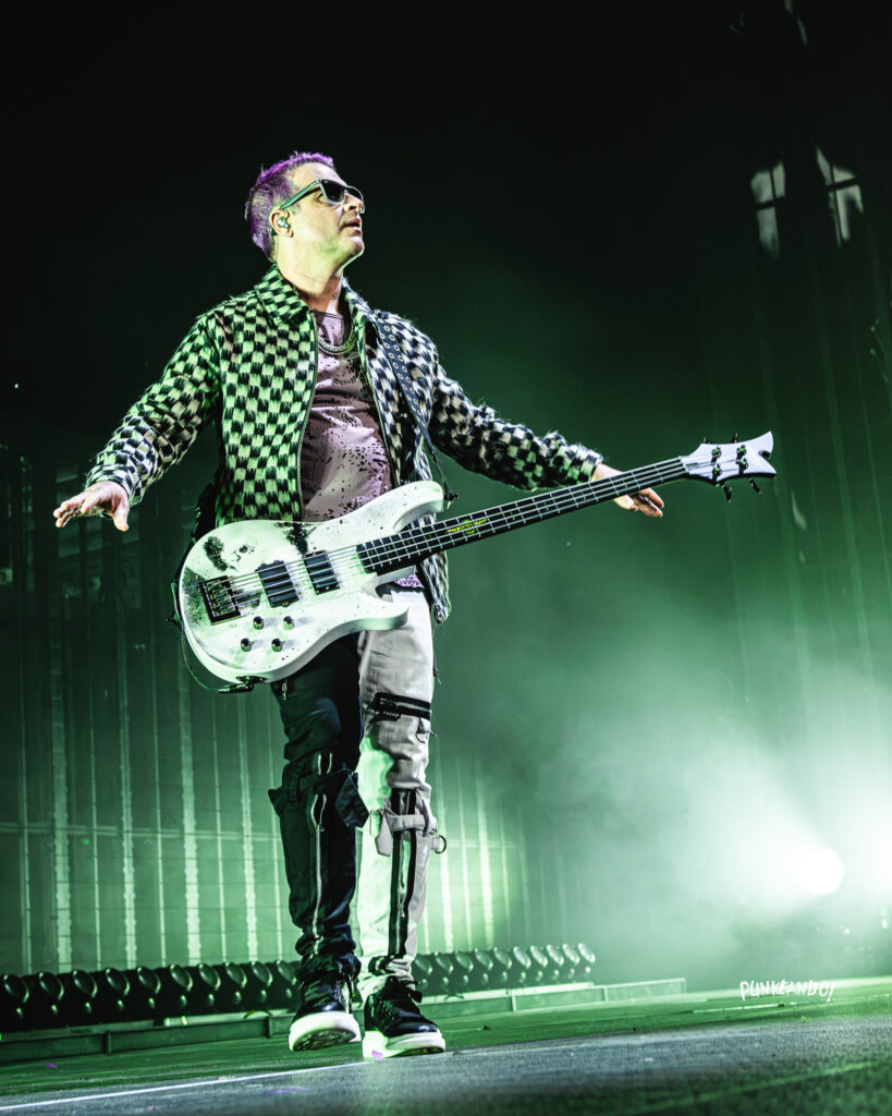 Avenged Sevenfold- Centre Bell -04