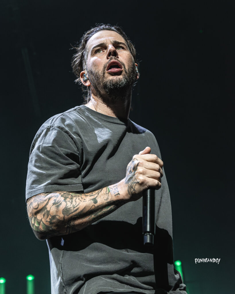 Avenged Sevenfold- Centre Bell -02
