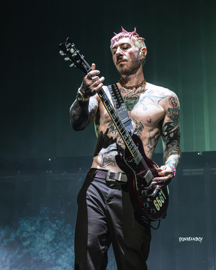 Avenged Sevenfold- Centre Bell -10