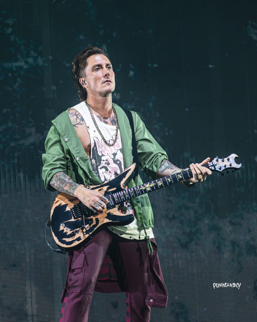 Avenged Sevenfold- Centre Bell -09