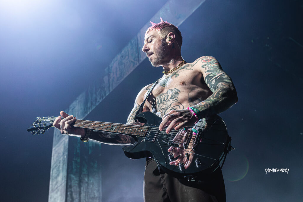 Avenged Sevenfold- Centre Bell -14