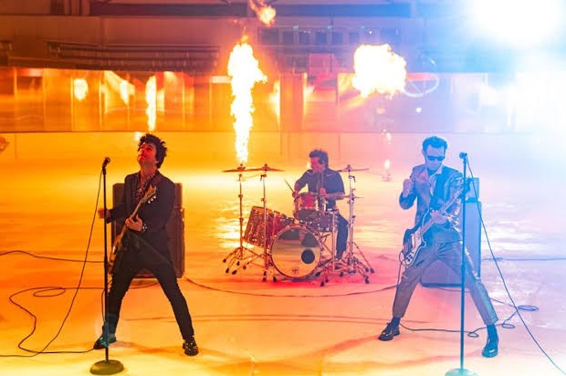Green Day lanzará nuevo sencillo durante partido de Hockey
