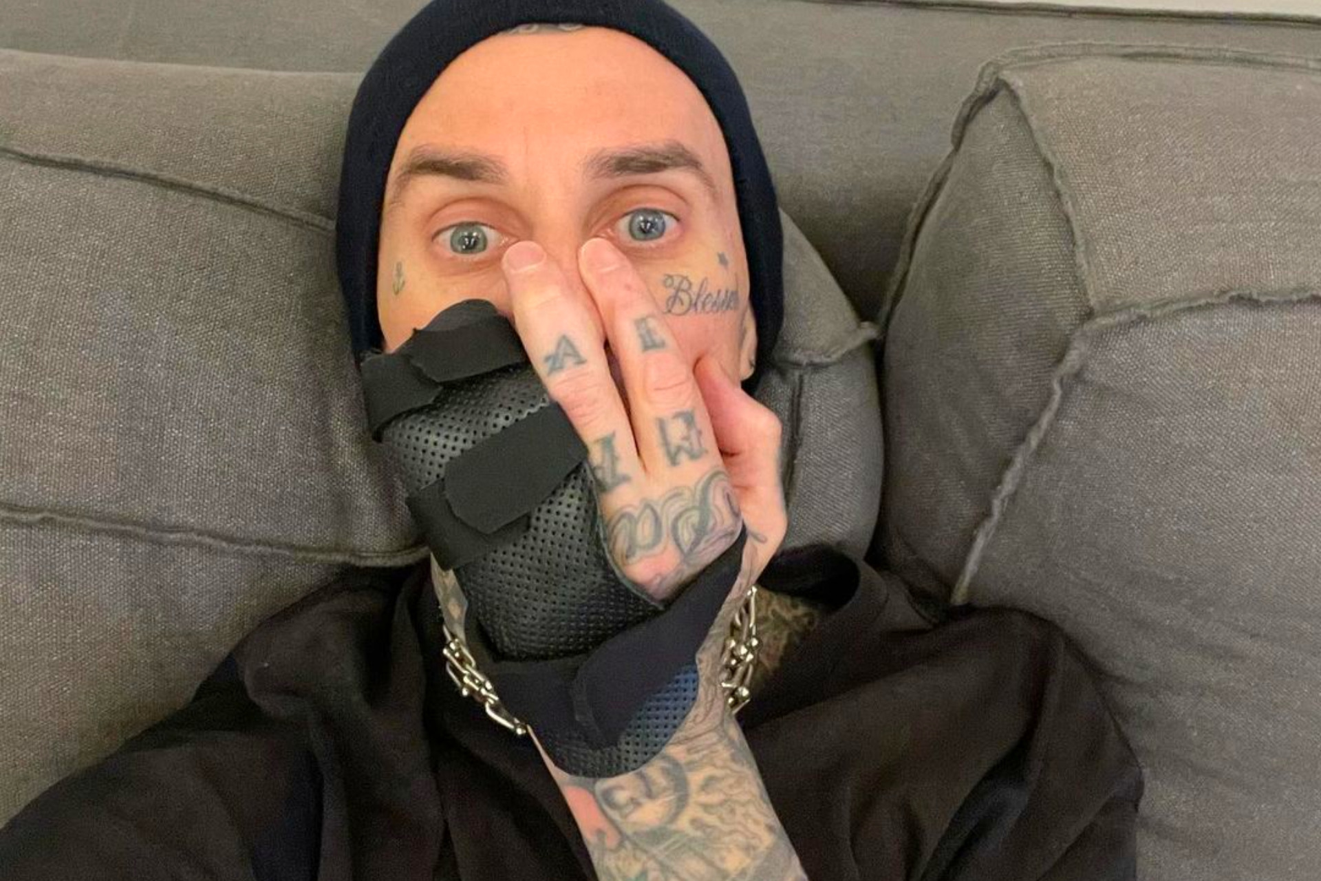 Travis Barker se someterá a cirugía a 2 semanas del inicio de la gira de blink-182