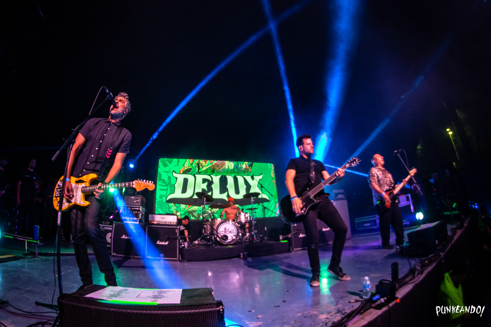 Delux celebró el XX aniversario de su álbum homónimo en el Foro Alarcón con gran éxito